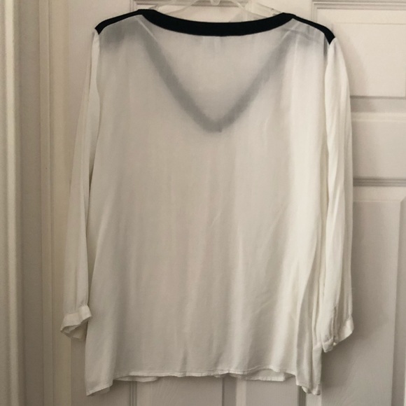 🔴 [ELLE] White Blouse With Black Collar (3/4 Sleeve) - Picture 2 of 2